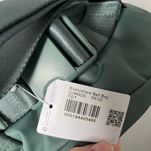 Lululemon Everywhere Belt Bag - Picture 3 of 3